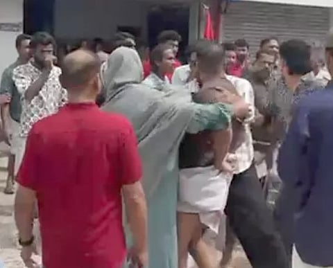 പന്തളത്ത് കല്യാണത്തിനിടെ കൂട്ടത്തല്ല്; പാർക്കിങ് തർക്കം സംഘർഷമായി, സ്ത്രീകൾ ഉൾപ്പെടെ നിരവധി പേർക്ക് പരിക്ക് | Pandalam wedding fight
