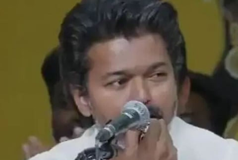 'നടക്കപ്പോറത് ഒരു ജനനായക പോര്, കപ്പ് മുഖ്യം ബിഗിലേ, രാഷ്ട്രീയത്തിൽ വന്നത് ആരുടേയും അടിമയാകാനല്ല, മുന്നണികൾക്കൊപ്പമല്ല ജനങ്ങൾക്കൊപ്പം': 'വിസില'ടിച്ച് വിജയ് | Actor Vijay