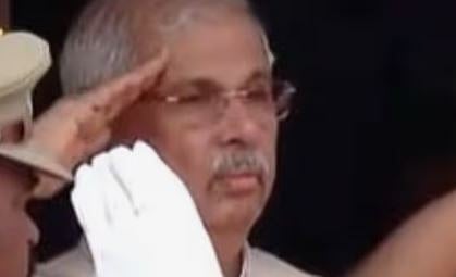 പതാക ഉയർത്തി ഗവർണർ: അച്ചടിച്ച പ്രസംഗം വായിച്ചില്ല, നയപ്രഖ്യാപന വിവാദത്തിൽ ദൃശ്യങ്ങൾ തേടി സ്പീക്കർക്ക് കത്ത് | Republic Day