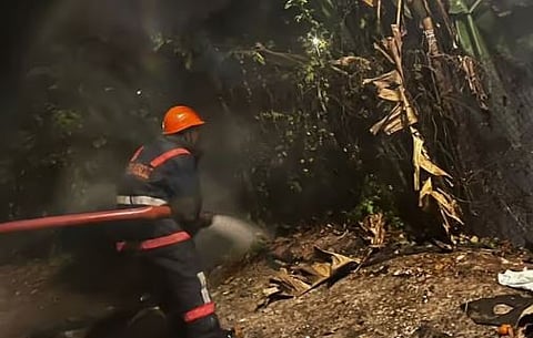 ബണ്ട് റോഡിൽ വീണ്ടും തീപിടിത്തം: ഫയർഫോഴ്‌സ് ഇടപെടലിൽ ഒഴിവായത് വലിയ അപകടം | Fire