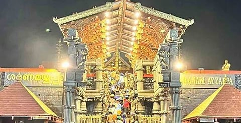 'ശബരിമല ഉൾപ്പെടെയുള്ള 1450 ക്ഷേത്രങ്ങളിലെ ഇടപാടുകള്‍ ഡിജിറ്റലൈസ് ചെയ്യണം': അഴിമതി തടയാൻ കർശന നടപടിയുമായി ഹൈക്കോടതി | Sabarimala