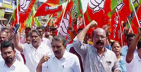 'മധുസൂദനൻ ശവംതീനി, കുഞ്ഞിക്കൃഷ്ണൻ മറ്റൊരു TPയാകാൻ സാധ്യത, BJP സംരക്ഷണം നൽകും': പയ്യന്നൂരിൽ BJPയുടെ പ്രതിഷേധ മാർച്ച് | BJP