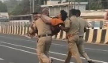 കുമ്പള ടോൾ പ്ലാസയിൽ പോലീസ് അതിക്രമം: കുടുംബത്തിന് മുന്നിലിട്ട് യുവാവിനെ വലിച്ചിഴച്ചു | Toll plaza