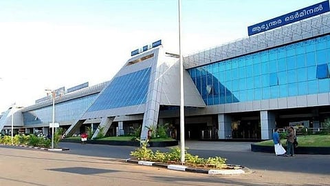 കരിപ്പൂർ വിമാനത്താവളം വഴി കടത്താൻ ശ്രമിച്ച 32 ലക്ഷം രൂപയുടെ സ്വർണം പിടികൂടി