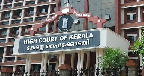 ഹേമ കമ്മിറ്റി റിപ്പോർട്ട്; മൊഴികള്‍ റിപ്പോര്‍ട്ട് ചെയ്യുന്നതിന് ഹൈക്കോടതി വിലക്ക്