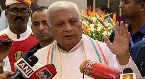 ‘ADMൻ്റെ മരണം ദൗർഭാഗ്യകരം, അന്വേഷണം നടക്കട്ടെ, ആവശ്യമെങ്കിൽ സംസ്ഥാനത്തോട് റിപ്പോർട്ട് തേടും’: ഗവർണർ ആരിഫ് മുഹമ്മദ് ഖാൻ | Governor Arif Mohammed Khan