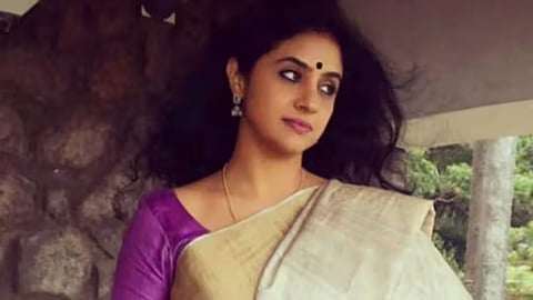 പക‍ർപ്പ് അവകാശ ലംഘനമെന്ന് പരാതി: നർത്തകി മേതിൽ ദേവികക്ക് കോടതിയുടെ നോട്ടീസ്