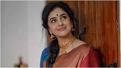 ‘വിവാഹമോചിതരായെങ്കിലും ഞങ്ങൾ സുഹൃത്തുക്കൾ’, മുകേഷിനെതിരായ ആരോപണത്തിൻ്റെ ഉദ്ദേശ്യം സംശയാസ്പദം’: മേതിൽ ദേവിക | Methil Devika on allegations against mukesh