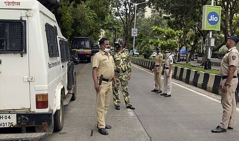 മുംബൈയിൽ ഭീകരാക്രമണ സാധ്യതയെന്ന് മുന്നറിയിപ്പ്: അതീവ ജാ​ഗ്രത നിർദ്ദേശം | mumbai on alert after agencies flag terror threat