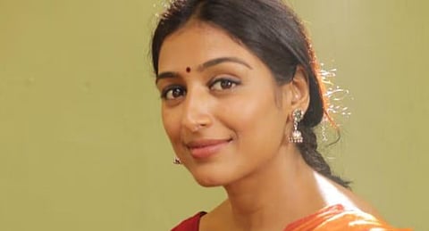 “അ​മ്മ​യ്ക്കു ത​ല​യും ന​ട്ടെ​ല്ലു​മി​ല്ല’: തുറന്നടിച്ച് ന​ടി പ​ത്മ​പ്രി​യ | actress padmapriya on AMMA’s resignation actions