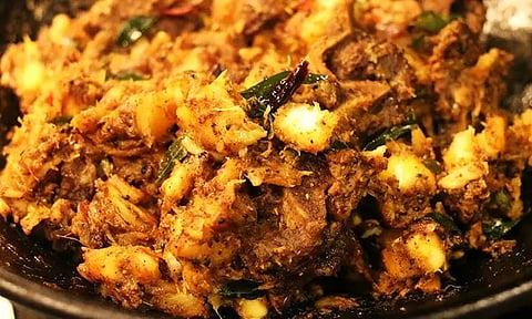 കട്ടപ്പനയിൽ ഹോട്ടലിലെ കപ്പ ബിരിയാണിയിൽ നുരക്കുന്ന പുഴുക്കൾ