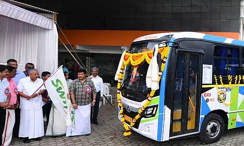 കെ.എസ്.ആർ.ടി.സി സ്വിഫ്റ്റിന്റെ 10 സൂപ്പർ ഫാസ്റ്റ് പ്രീമിയം ബസുകൾ പുറത്തിറക്കി