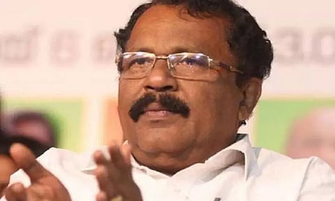 വി.എസ്​ ചരിത്രപുരുഷൻ, ആരാധനയോടെ കാണുന്ന വ്യക്തിത്വം; പി.എസ്​. ശ്രീധരൻ പിള്ള