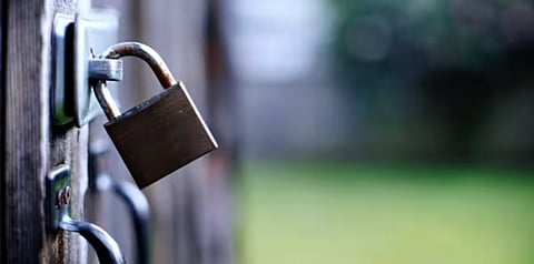 അടച്ചിട്ട വീടിന്റെ കറന്റു ബിൽ വൻതുക ; വീടിനുള്ളിൽ അനധികൃത താമസക്കാർ | Illegal residents