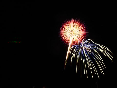 അമിട്ട് പൊട്ടി: യുവാവിൻ്റെ കൈപ്പത്തി തകർന്നു | Fire cracker explosion