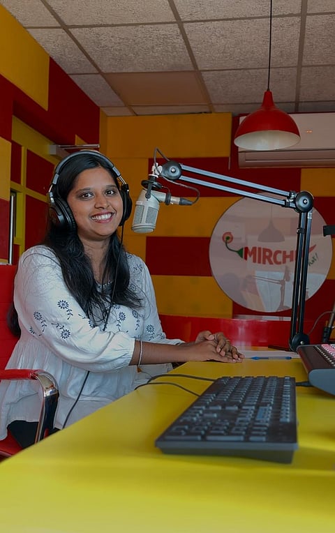 മിർച്ചിയിൽ റേഡിയോ ജോക്കികൾ വിക്കി സംസാരിക്കുന്നു | Radio Mirchi