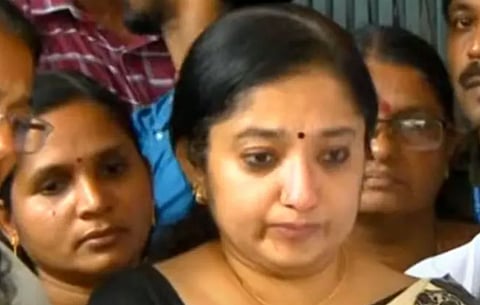 നവീൻ ഇനിയില്ലെന്ന് വിശ്വസിക്കാൻ കഴിയുന്നില്ല’: കണ്ണീരോടെ അവസാനമായി യാത്ര പറഞ്ഞ് സഹപ്രവർത്തകർ | Naveen Babu’s funeral updates
