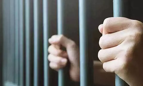 മ​യ​ക്കു​മ​രു​ന്ന് ക​ട​ത്താ​ൻ ശ്ര​മി​ച്ച കേ​സി​ൽ 15 വ​ർ​ഷം ത​ട​വും 5,000 ദി​നാ​ർ പി​ഴ​യും | Drugs case