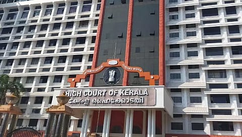 കരി​ങ്കൊടി പ്രതിഷേധം നിയമവിരുദ്ധമോ അപകീർത്തിപ്പെടുത്തലോ അല്ല; ഹൈകോടതി | High Court of Kerala