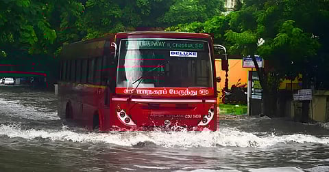 മഴ കനക്കുന്നു: വെള്ളക്കെട്ടുള്ള റോഡുകളിൽ വാഹനം ഓടിക്കരുത്; തമിഴ്‌നാട്ടിലെ ബസ് ഡ്രൈവർമാർക്ക് സർക്കാർ നിർദേശം | Heavy rainfall