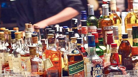 ഒഴിഞ്ഞ മദ്യക്കുപ്പി ശേഖരണ പദ്ധതി: എല്ലാ ജില്ലകളിലും നടപ്പാക്കാനൊരുങ്ങി തമിഴ്‌നാട് സർക്കാർ |  Empty Liquor Bottle Collection