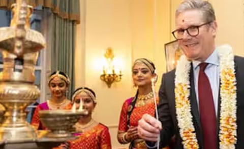 ദീപാവലി വിരുന്നിൽ മദ്യവും മാംസവും: ബ്രിട്ടീഷ് പ്രധാനമന്ത്രിയോട് അതൃപ്തിയറിയിച്ച് ഹിന്ദു സമൂഹം | Meat and Alcohol At Diwali Party Hosted By Keir Starmer