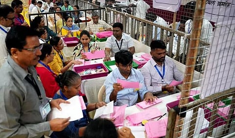 മഹാരാഷ്ട്ര നിയമസഭാ തിരഞ്ഞെടുപ്പ്: മഹായുതി 204 സീറ്റുകളിൽ ലീഡ് ചെയ്യുന്നു, എംവിഎ 47 ൽ താഴെ | Maharashtra assembly polls
