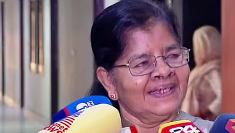 ‘വിശദീകരണം ചോദിച്ചില്ലെന്ന പ്രശാന്തിൻ്റെ വാദം തെറ്റ്, നടപടിയിൽ സന്തോഷം’: ജെ മേഴ്‌സിക്കുട്ടിയമ്മ | J Mercykutty Amma on IAS conflict