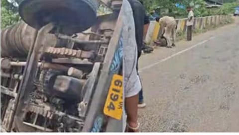 ക​ണ്ടെ​യ്ന​ര്‍ ലോ​റി മ​റി​ഞ്ഞു; ഒ​രാ​ള്‍ മ​രി​ച്ചു | Lorry Accident