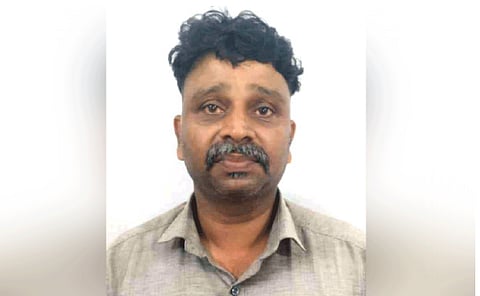 30 ല​ക്ഷം രൂ​പ​യു​മാ​യി കൊ​ടു​വ​ള്ളി സ്വ​ദേ​ശി പി​ടി​യി​ൽ | black money