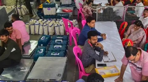 മഹാരാഷ്ട്രയിൽ വിജയം ഉറപ്പിച്ച് ഇരുമുന്നണികളും: ഭരണത്തുടർച്ചയുണ്ടാകുമെന്ന് മഹായുതി സഖ്യം | Maharashtra Election 2024