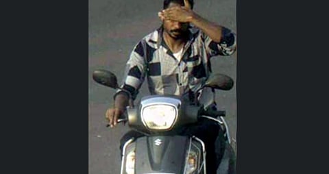 സ്‌കൂട്ടര്‍ വാങ്ങിയതിനുശേഷം രജിസ്ട്രേഷന്‍ നടത്തിയില്ല, വ്യാജനമ്പറിട്ട് നാലുവര്‍ഷമായി സ്‌കൂട്ടര്‍യാത്ര; ഒടുവിൽ കുടുങ്ങി | Fake number plate arrest