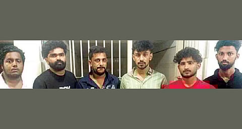 ഡേറ്റിങ് ആപ്പിലൂടെ യുവാവിനെ വലയിലാക്കി, മർദിച്ച് സ്വവർഗാനുരാഗിയാണെന്ന് പറയുന്ന വീഡിയോ പകർത്തി; പണം തട്ടാനും ശ്രമം; ആറംഗ സംഘം അറസ്റ്റിൽ  | Dating app fraud