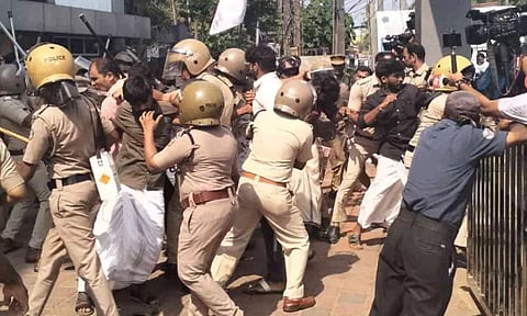 നഴ്സിങ് വിദ്യാർഥിനിയുടെ നില അതിഗുരുതരം; കാഞ്ഞങ്ങാട് സംഘർഷം തുടരുന്നു | nursing student