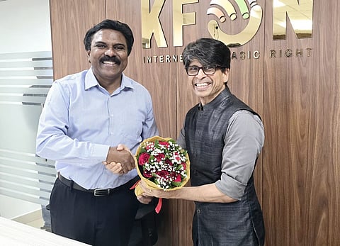 കേരളത്തിന്റെ ഡിജിറ്റല്‍ മുന്നേറ്റങ്ങള്‍; കെ-സ്മാര്‍ട്ട്, കെഫോണ്‍ എന്നിവയെ അഭിനന്ദിച്ച് പ്രമോദ് വര്‍മ്മ | Ksmart