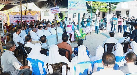 ക്രിസ്മസ് ആഘോഷം ഒഴിവാക്കി, നിരാഹാര സമരം അനുഷ്ഠിക്കാൻ മുനമ്പം ജനത | Munambam land dispute