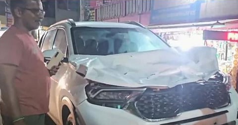 കൊ​ല്ല​ത്ത് കാറിൽ കാ​ട്ടു​പോ​ത്തി​ടി​ച്ച് അ​പ​ക​ടം | Bison Attack Accident