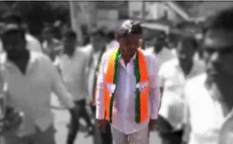 കർണാടകയിൽ ബലാത്സംഗ കേസിൽ ജാമ്യത്തിലിറങ്ങിയ ബി.ജെ.പി എം.എൽ.എക്ക് നേരെ മുട്ടയേറ് | egg thrown at karnataka bjp mla