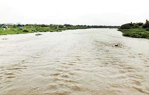 കനത്ത മഴ :  ചാത്തന്നൂർ അണക്കെട്ടിൽ 10,000 ഘനയടി വെള്ളം തുറന്നുവിടുന്നു; തീരദേശവാസികൾക്ക് വെള്ളപ്പൊക്ക മുന്നറിയിപ്പ് | Tamil Nadu Rain Alert