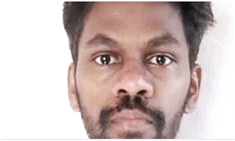 സ്വ​ർ​ണം ലോ​ക്ക​റി​ൽ നി​ന്ന് ത​ട്ടി​യെ​ടു​ത്ത സം​ഭ​വം; ബാ​ങ്ക് അ​സി. മാ​നേ​ജ​ർ അ​റ​സ്റ്റി​ൽ | Stealing Money