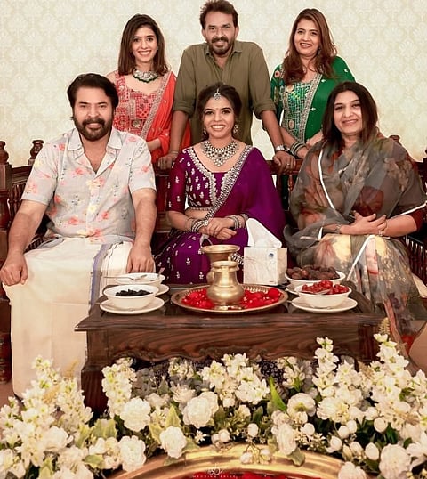 മധുരം കൊടുക്കട്ടെ : പ്രശസ്ത മേക്കപ്പ് ആർട്ടിസ്റ്റ് ജോർജിൻ്റെ മകളുടെ മധുരം വയ്പ്പ് ആഘോഷമാക്കി മമ്മൂട്ടിയും കുടുംബവും