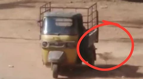 കണ്ണില്ലാത്ത ക്രൂരത: തെരുവിൽ ഉറങ്ങിക്കിടന്ന നായയുടെ തലയിൽ കല്ലുകൊണ്ട് ഇടിച്ചു കൊന്നു, ഓട്ടോയുടെ പിന്നിൽ കെട്ടി റോഡിലൂടെ വലിച്ചിഴച്ചു; പ്രതി അറസ്റ്റിൽ | Man arrested for brutally killing street dog