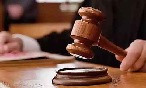 14കാരിയെ പീഡിപ്പിച്ചെന്ന വ്യാജപരാതി; രണ്ടാനച്ഛനെ കുറ്റവിമുക്തനാക്കി കോടതി | court order