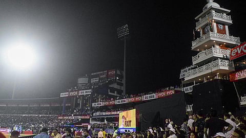 ഇന്ത്യ vs ഇംഗ്ലണ്ട് ഏകദിന മത്സരതിനിടെ വൈദ്യുതി തടസ്സമുണ്ടായ സംഭവം; ക്രിക്കറ്റ് അസോസിയേഷനു കാരണം കാണിക്കൽ നോട്ടീസ് അയച്ച് ഒഡീഷ സർക്കാർ