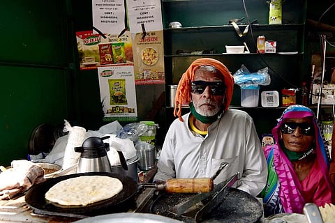 80-year-old Kanta Prasad and Badami Devi at Baba Ka Dhaba