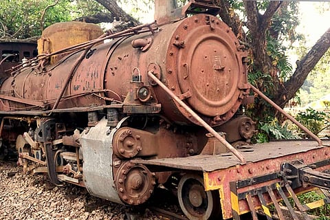 The old narrow-gauge locomotive in Indira Gandhi Musical Fountain Park, Bengaluru