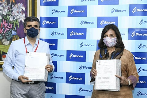 Ajay Seth and Kiran Mazumdar Shaw wearing masks