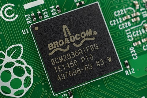 Broadcom drops Qualcomm acquisition bid after Trump block