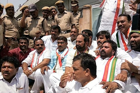 Protest to 'return' Dharna Chowk to Hyderabad intensifies, several Congress leaders detained