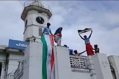 DYFI hoists tricolour in Palakkad municipality